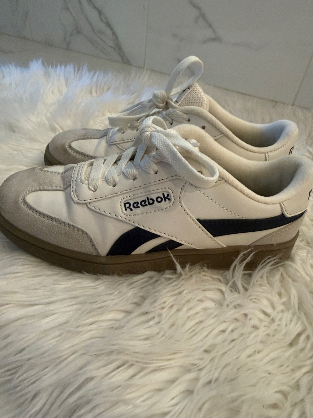 Reebok Kids White & Navy Low-Top Sneakers